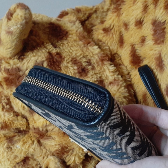 NWT Michael Kors Canvas Jet Set travel continental wallet - Picture 3 of 12